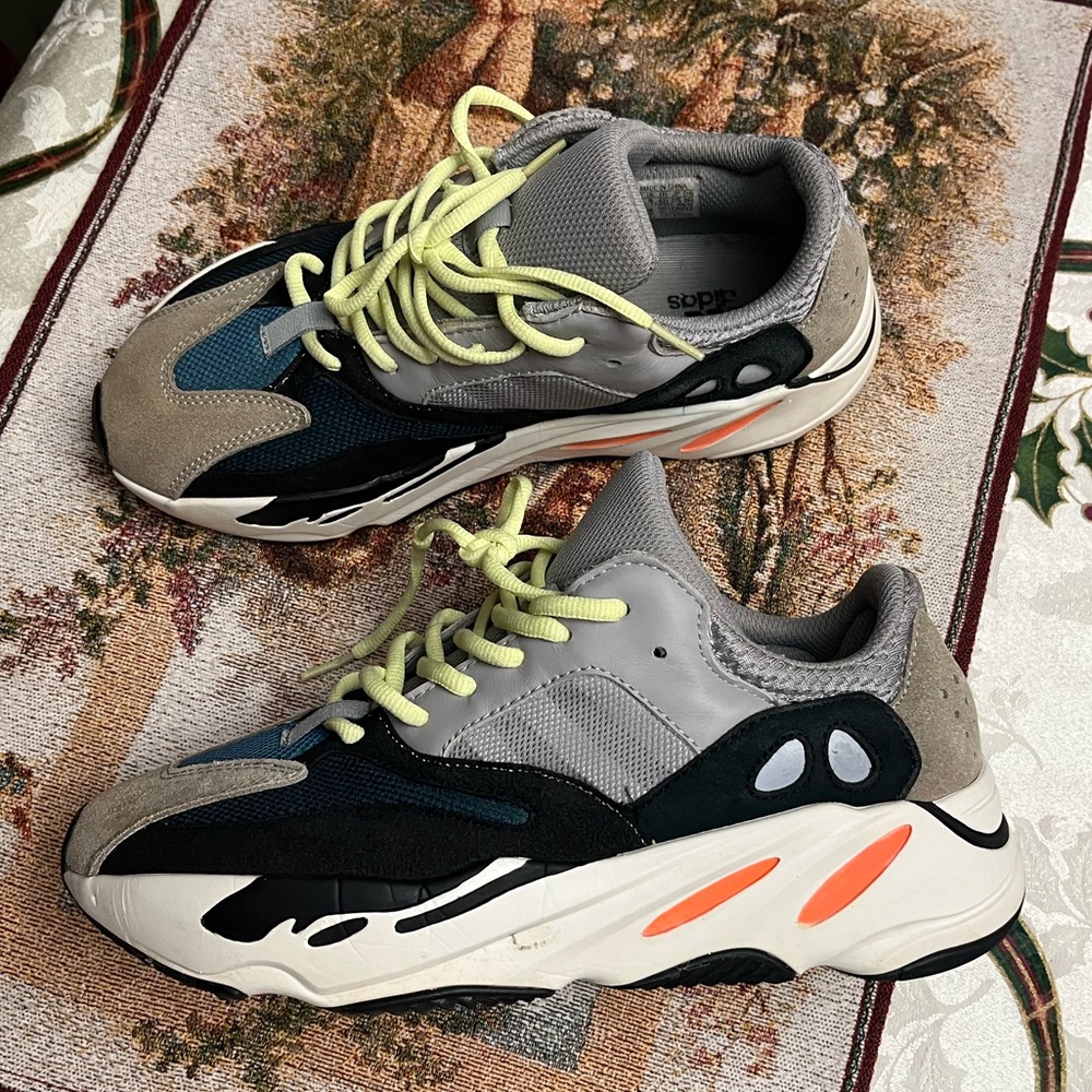 Wave runner sneakers yzy 9.5 men’s